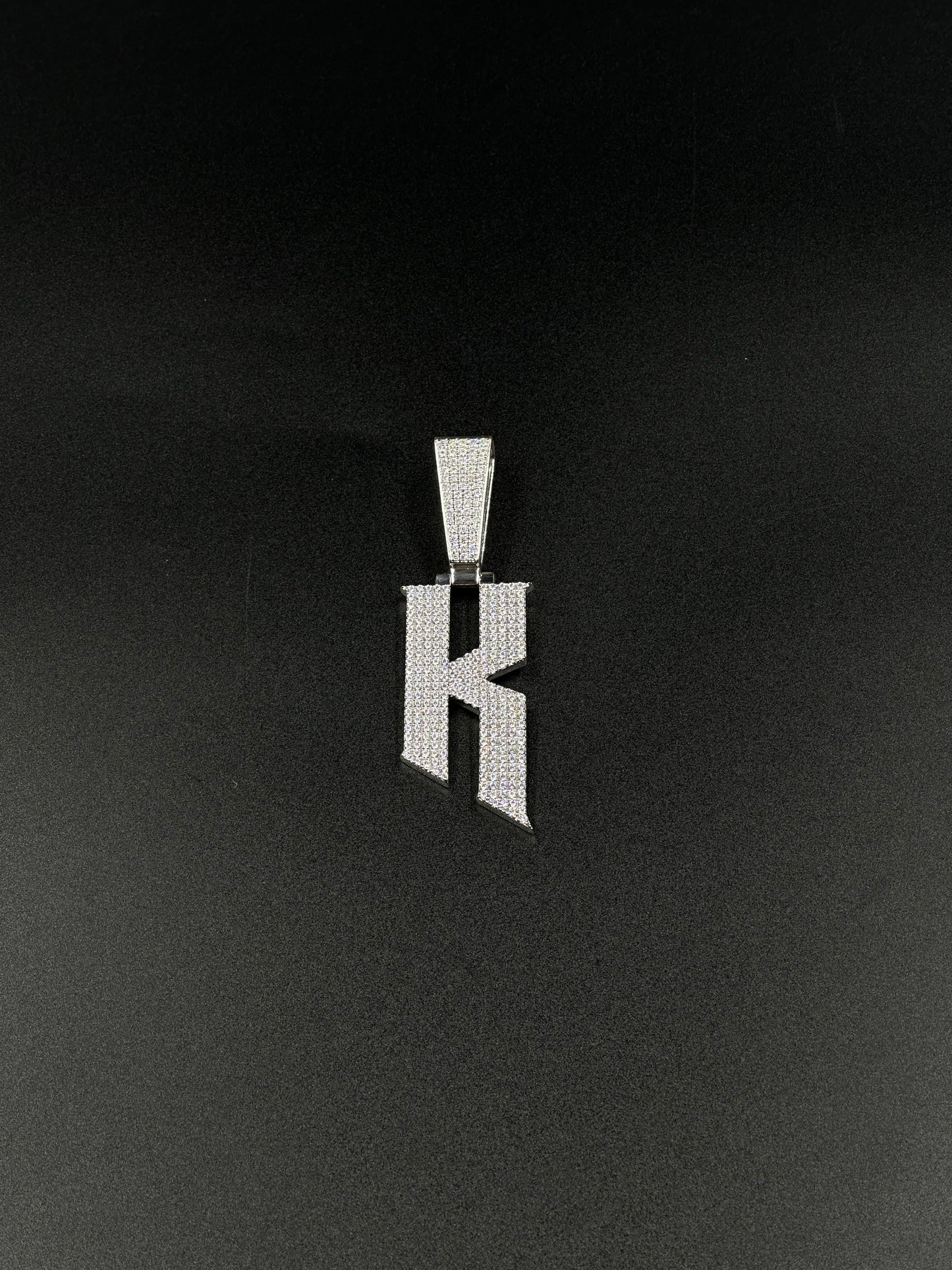 Pendentif lettre au choix (H5cm L2,5cm)