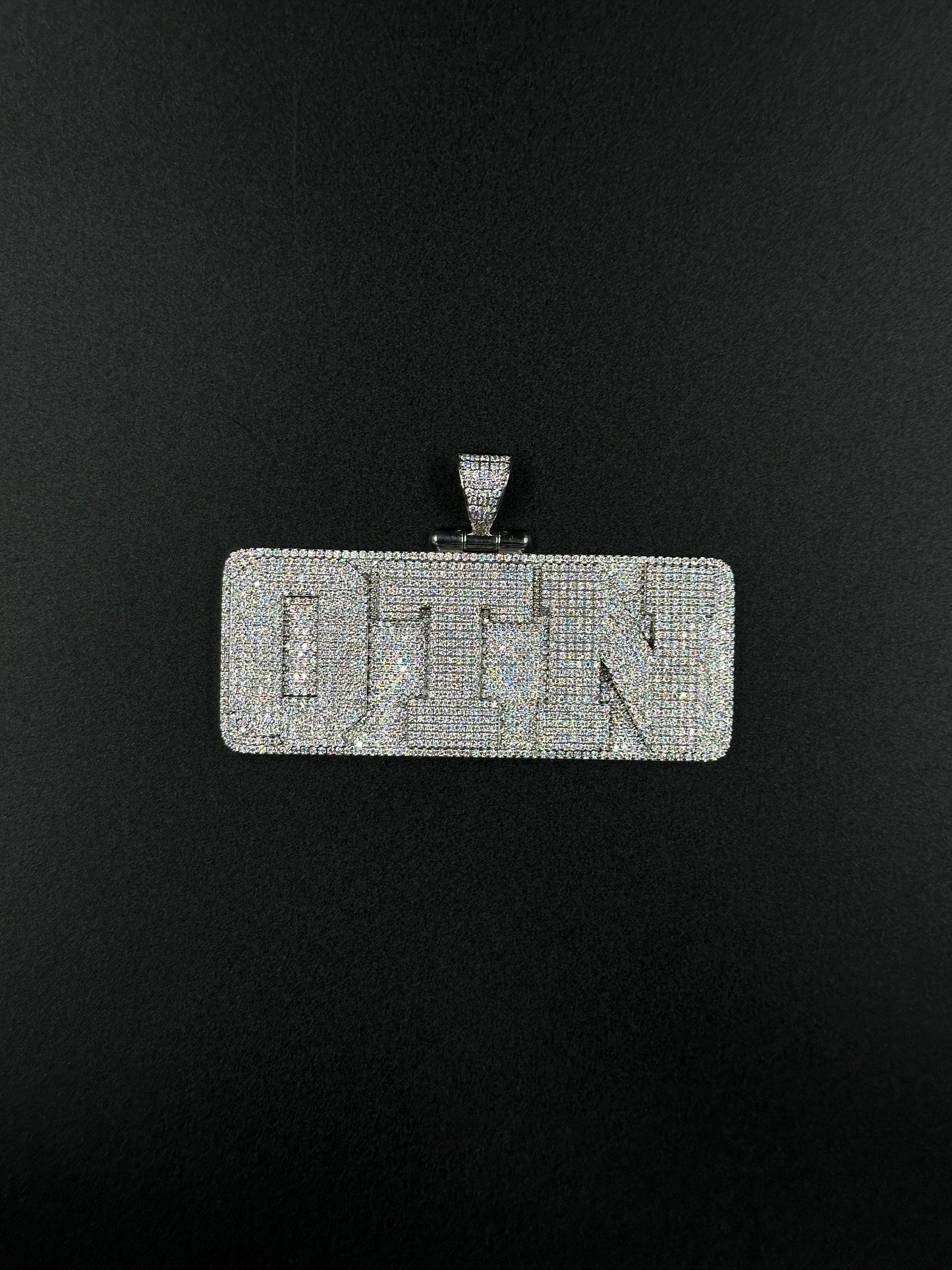 Pendentif 3 lettres au choix (H4cm L10cm)