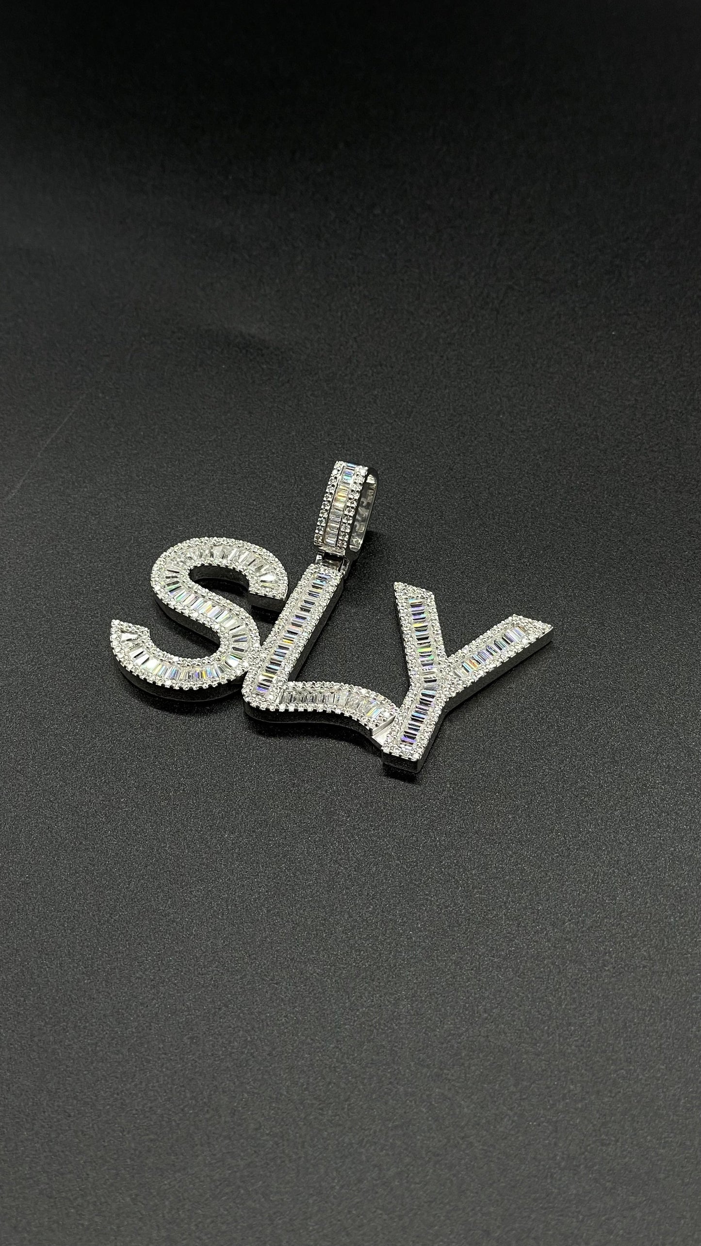 Pendant 3 letters of your choice (H2.9cm L5.9cm)