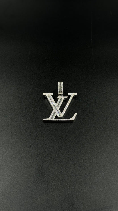 Pendentif logo au choix (H4cm L4,1cm)