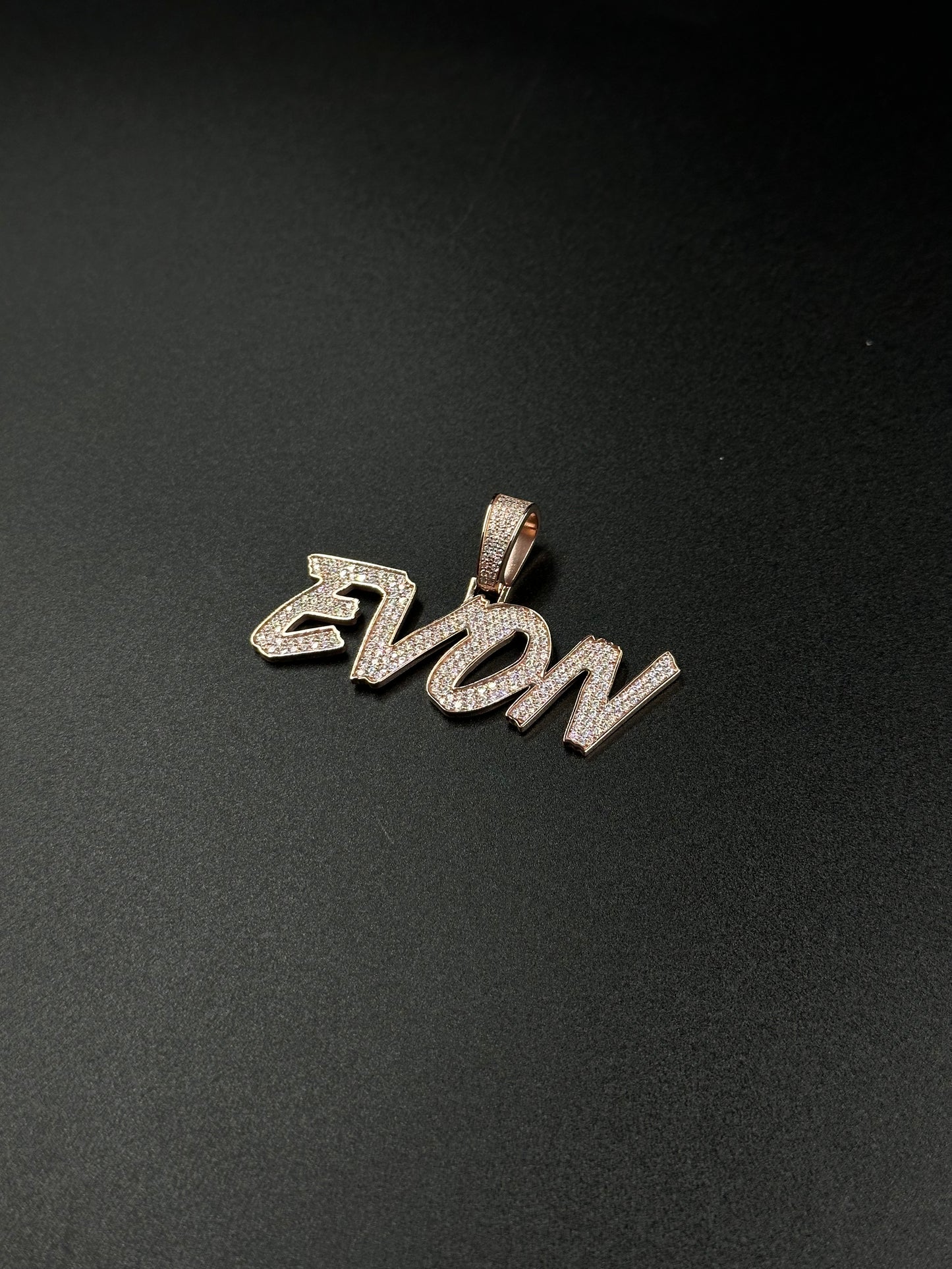 Pendant 4 letters of your choice (H2cm L6.4cm)