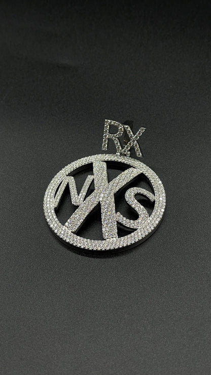 Logo pendant of your choice (H5cm L5cm)
