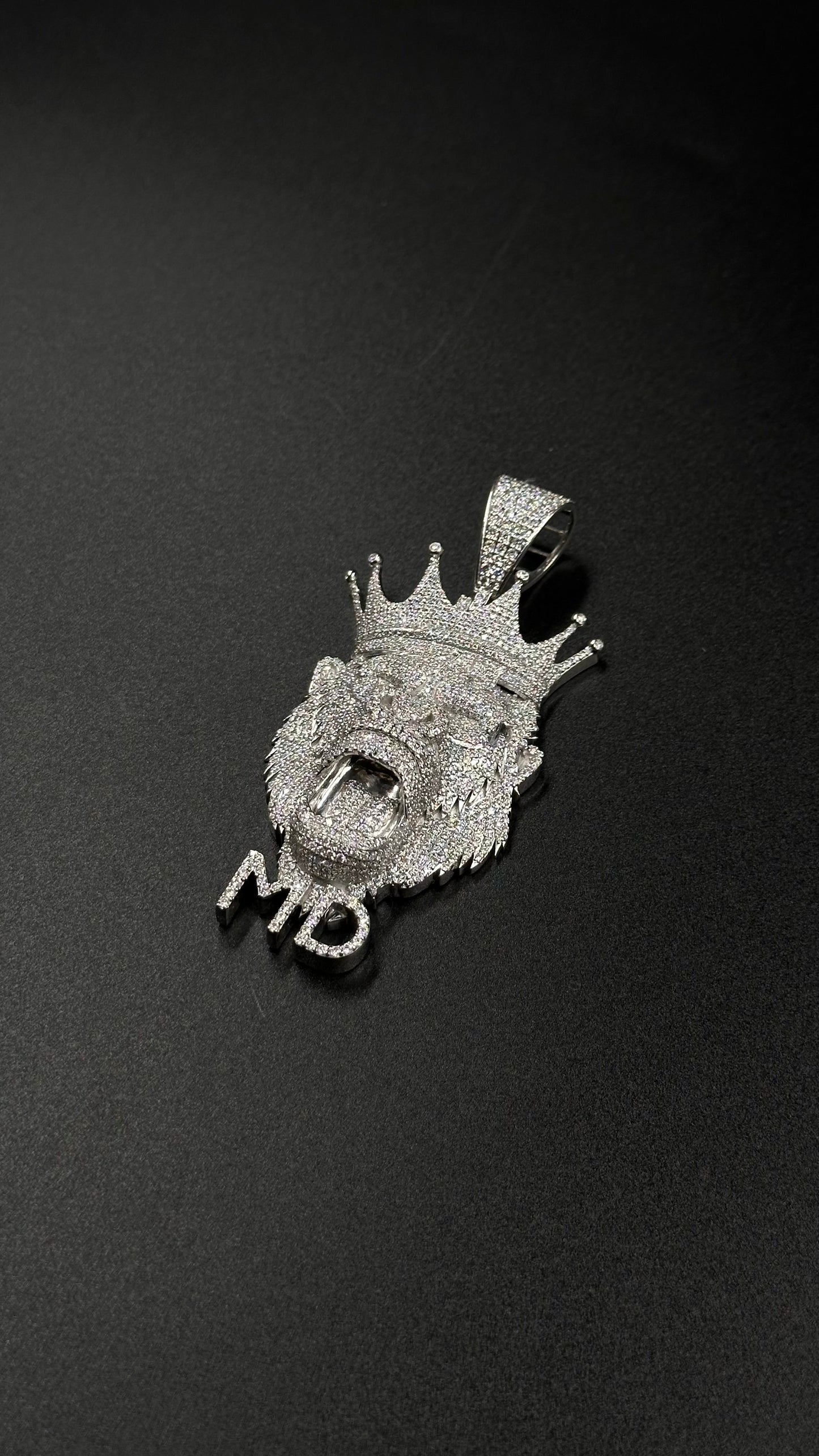 Pendentif logo & lettres au choix (H6,5cm L4cm)