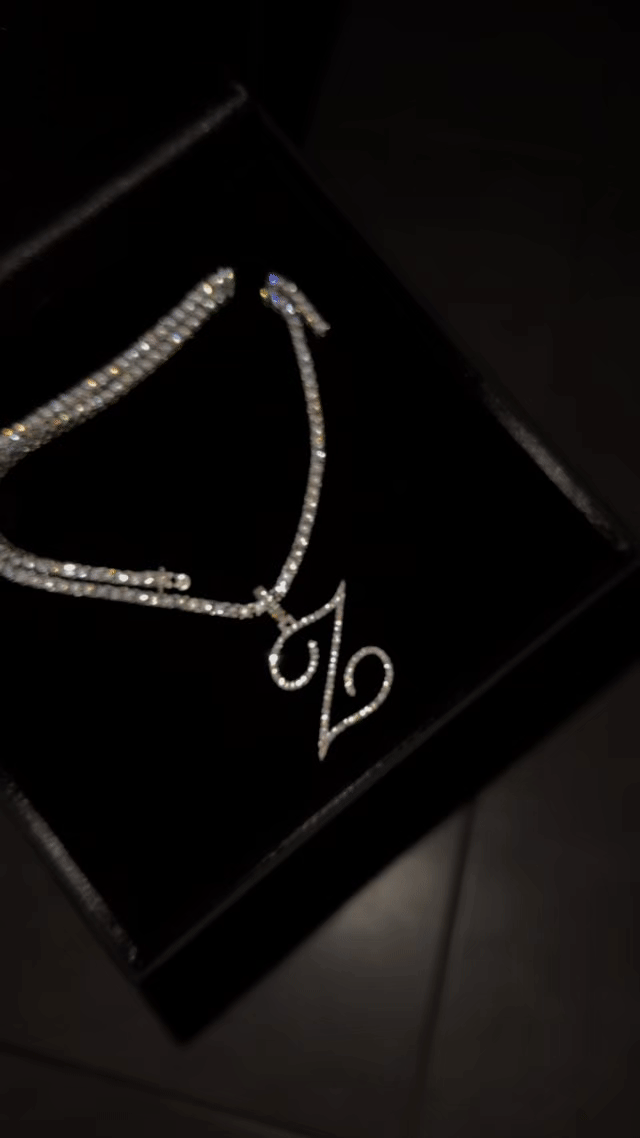 Personalized letter pendant (H3cm L3cm) + 3mm tennis chain
